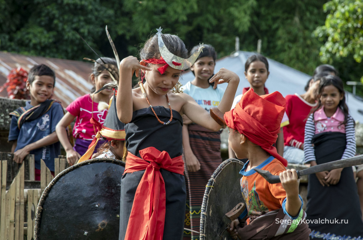 Woleka and Kataga Dances, West Sumba, Indonesia