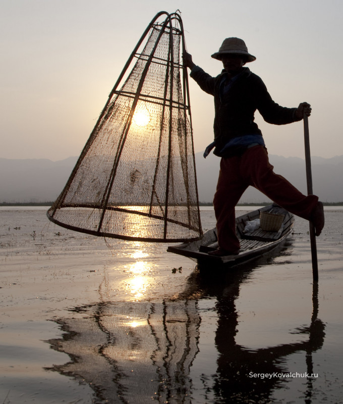 Photo exhibition: Sergey Kovalchuk Myanmar: all the gold of Burma