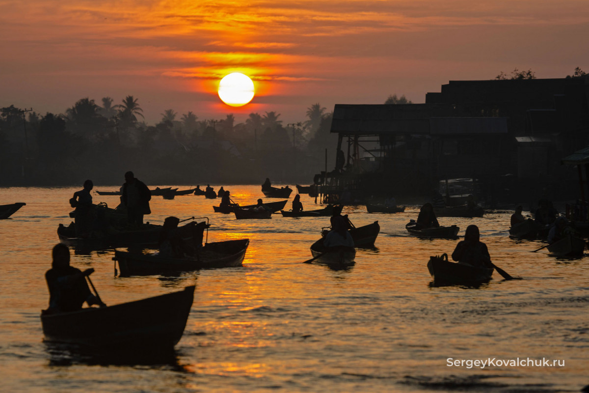 Lok Baintan, Martapura river, the town of Banjarmasin, on South Kalimantan, Indonesia